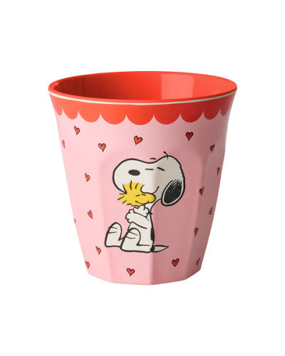 A pink melamine cup featuring a cartoon illustration of Snoopy hugging Woodstock, with small red hearts scattered around the cup and a red scalloped rim.