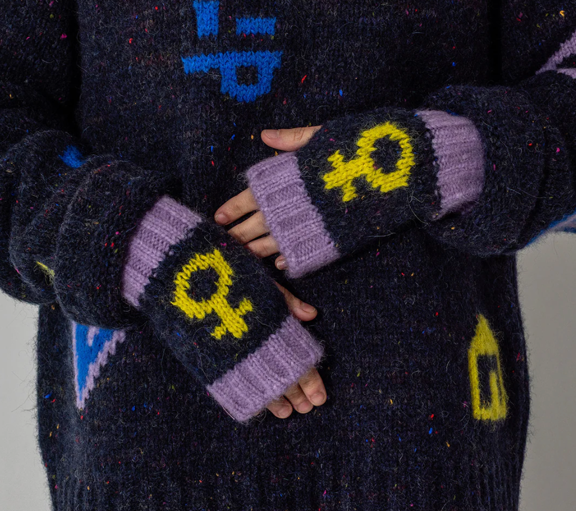 Cosmos Wrist Warmer in Nyx & Lilac