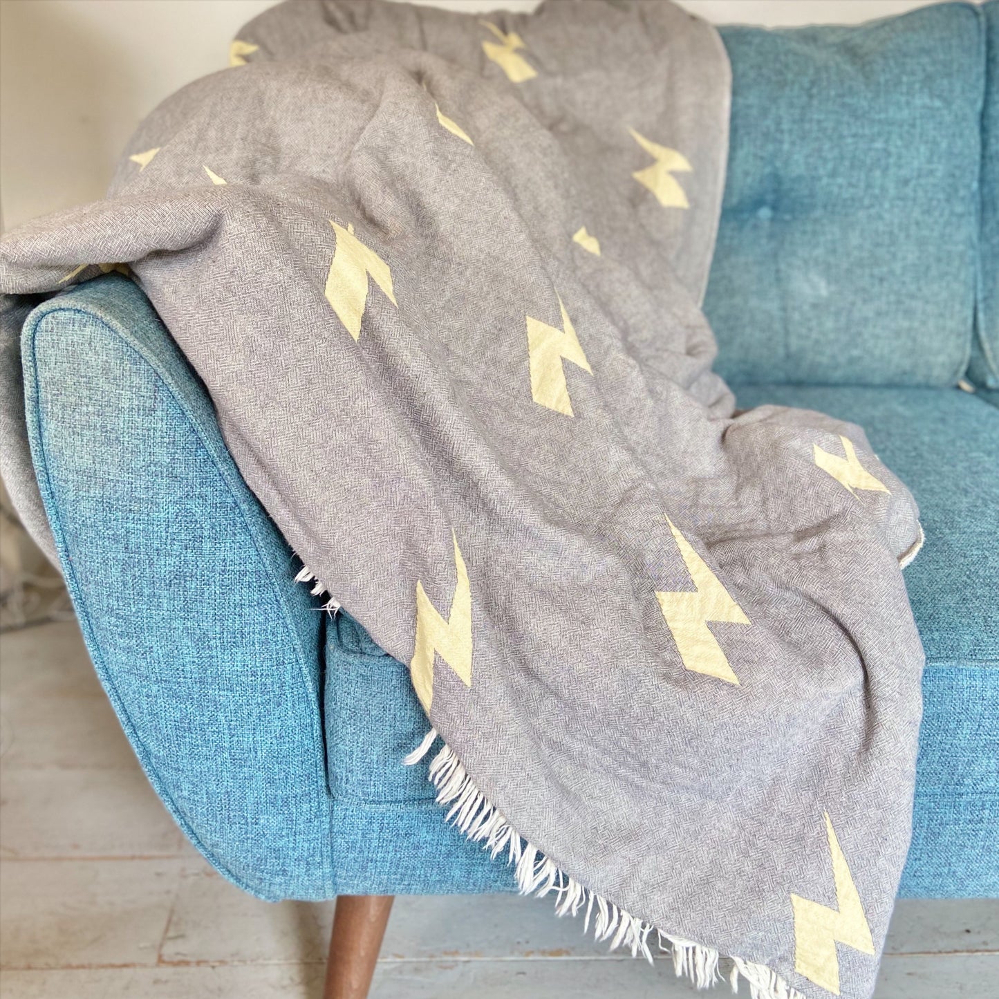 Snuggle up under one of our gorgeous fleecy-backed throws. Perfect for TV watching on the sofa, a great addition to bedrooms and just the thing for outdoor evenings on the terrace. Glitter & Mud